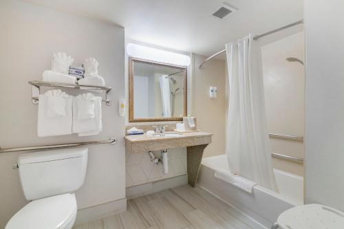 Comfort Inn & Suites Lake George - image 41