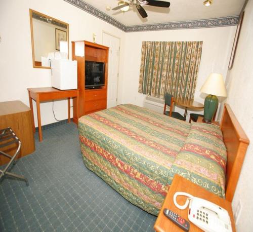 Hollywood Guest Inn - image 8