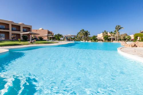 Swimming pool, Wadi Lahmy Azur Resort in Qesm Marsa Alam