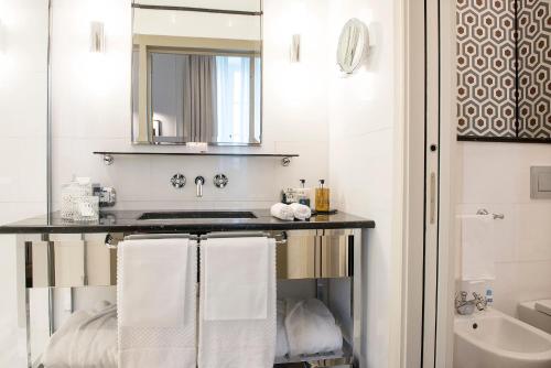 Superior Double or Twin Room image 5