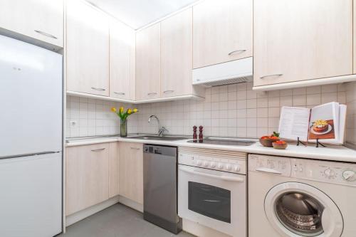 Apartamento con parking y piscina, Madrid (photo 10)