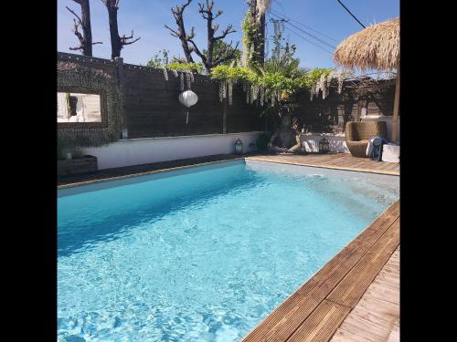 Villa Chat L'Heureux - Appt climatisé avec piscine