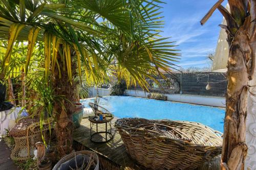 Villa Chat L'Heureux - Appt climatisé avec piscine