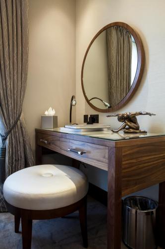 One Warwick Park Hotel - image 5
