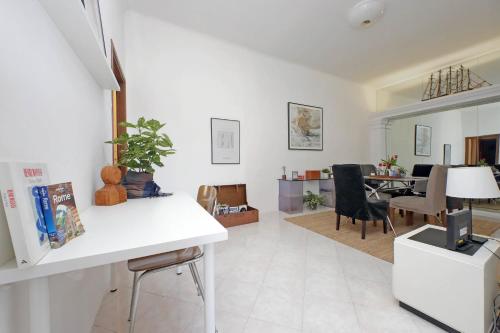 Giant Cola di Rienzo Apartment, Рим (фото 10)