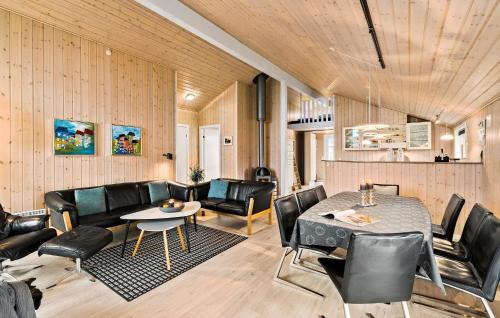 Gorgeous Home In Hemmet With Sauna