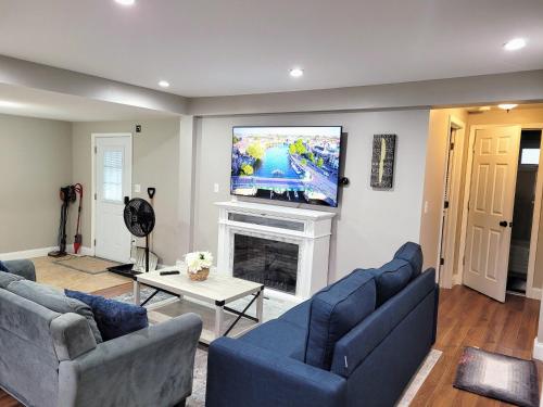 Apartment with Brand new furniture and large parking in West Seneca, USA
