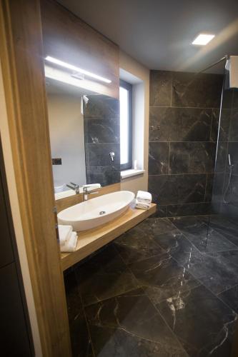 4 SMART HOTEL - image 3