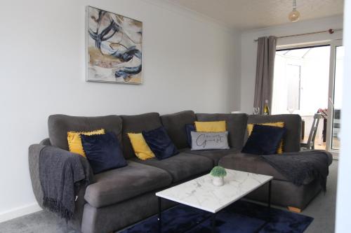 Comfy 2-Bedroom House in Parkgate - Ideal for Contractors/Business Travellers