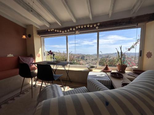 A környék, Casa con vistas al mar y Patio de Buganvillas in Aigues