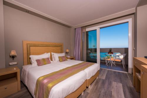 Standard Twin Room with Sea View