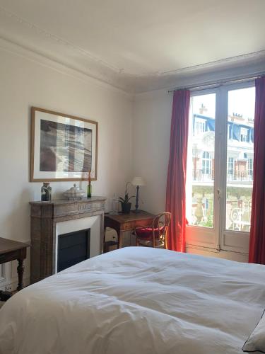 4 bedroom Luxury Eiffel Tower Apartment - image 10
