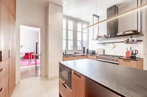 4 bedroom Luxury Eiffel Tower Apartment - image 12