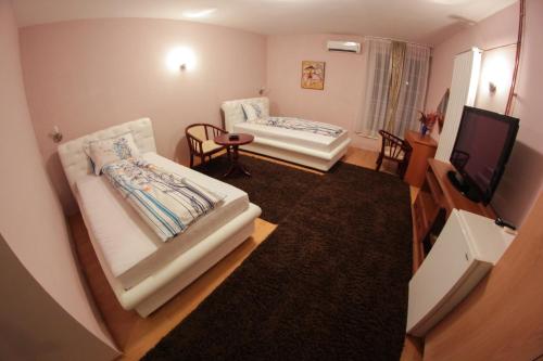 Hotel Fontana - image 11