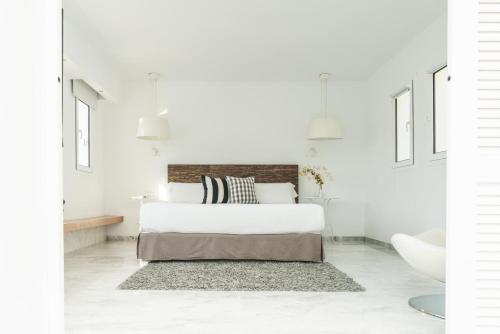 1 queen bed, 1 sofa bed