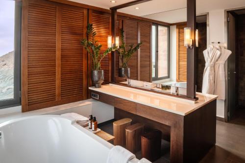 Salobre Hotel Resort & Serenity - 화장실