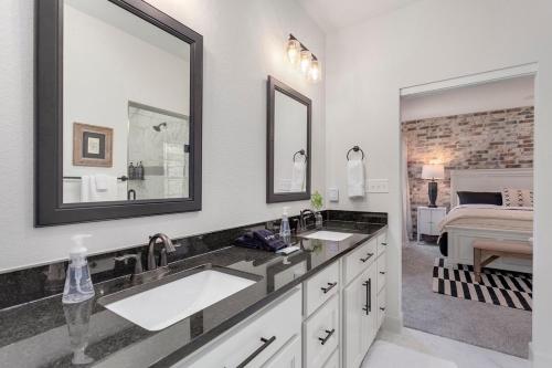 Solitude Retreat-3 mi to U of A-Hot Tub