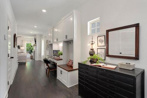 Solitude Retreat-3 mi to U of A-Hot Tub