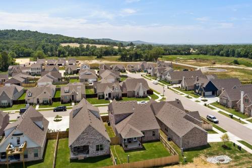 Solitude Retreat-3 mi to U of A-Hot Tub