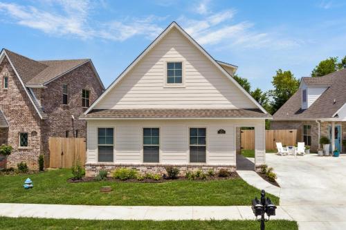 Solitude Retreat-3 mi to U of A-Hot Tub