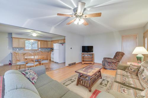 Waterfront Lake Holcombe Getaway with Dock in Conrath, USA