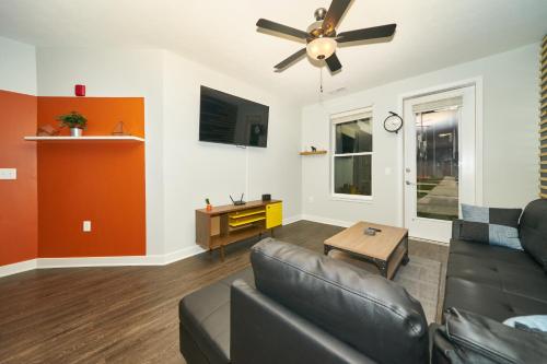 Stylish 1bdr Dwntn Private Entrance Apt w Pool Gym in Indianapolis, USA