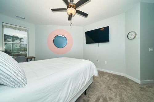 Stylish 1bdr Dwntn Private Entrance Apt w Pool Gym in Indianapolis, USA