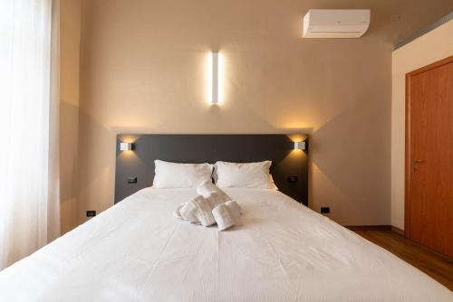 Deluxe Double Room image 3