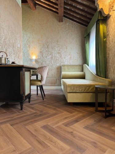 Relais Piazza San Marco - image 13