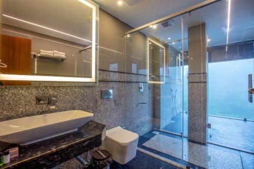 Premium Bathtub rooms with common Pool image 1