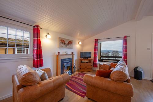 Appin Holiday Homes -Caravans, Lodges, Shepherds Hut and Train Carriage stays - Accommodation - Appin