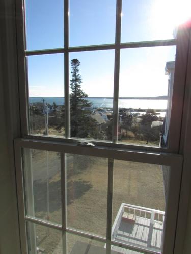 Apkārtne, Marathon Hotel in North Head (NB)
