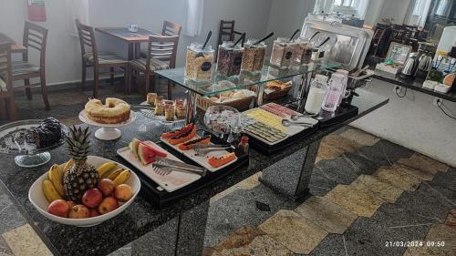 Toit ja joogid, Hotel Imperador in Santos