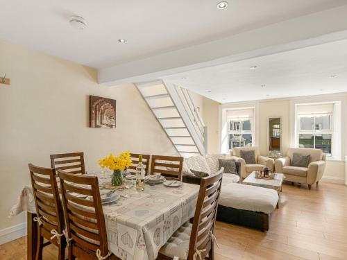 King's Apartment - image 11