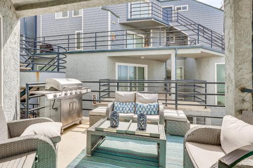 Bright Oceanside Condo with Balcony, Steps to Beach! in Oceanside, USA