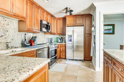 Bright Oceanside Condo with Balcony, Steps to Beach! in Oceanside, USA
