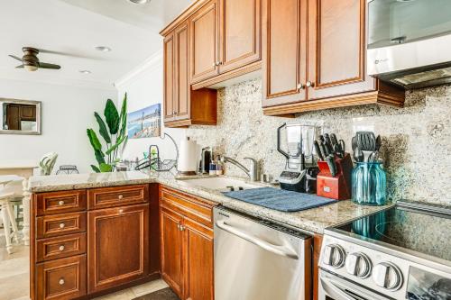 Bright Oceanside Condo with Balcony, Steps to Beach! in Oceanside, USA