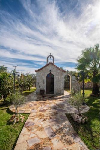 Villa Sar, a Cretan Private Retreat