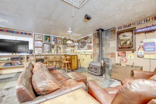 2 Fire Pits and Covered Deck Cabin in Happy Jack!