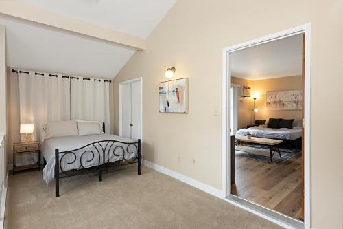 Charming 2 Room La Mesa Casita w/ Pool, BBQ & Yard in La Mesa, USA