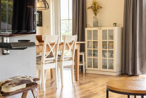 2 bedrooms, 4 beds