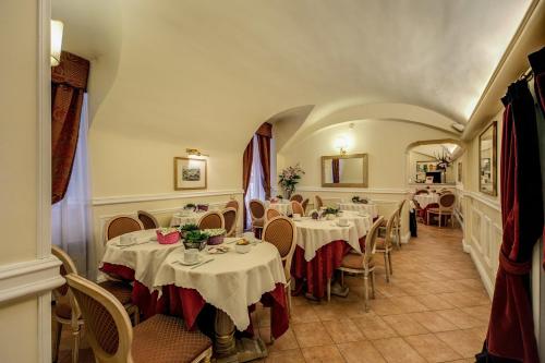 Restaurant, Antico Palazzo Rospigliosi Hotel in Monti