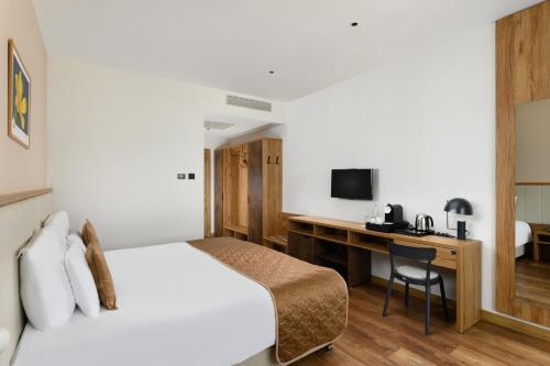 Superior Double Room with One Double Bed and Balcony