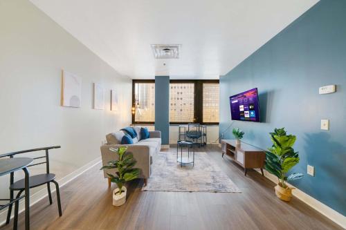 1B1B Vibrant Luxury Valet Gym Lounge Roku in Pittsburgh, USA