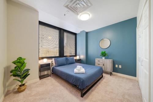 1B1B Vibrant Luxury Valet Gym Lounge Roku in Pittsburgh, USA