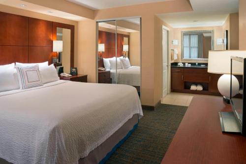 Residence Inn by Marriott Toronto Downtown / Entertainment District