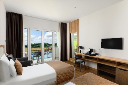 Superior Room with Two Single Beds and Balcony