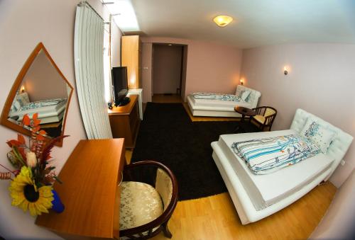 Hotel Fontana - image 13