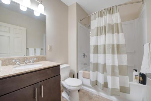 1B1B Upscale Charm Valet Gym Lounge Roku in Pittsburgh, USA