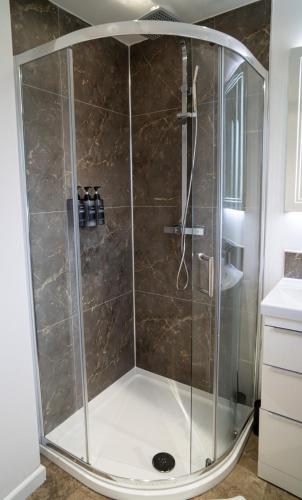 Modern 2 Bedroom Home in Edinburgh Free Parking - image 13